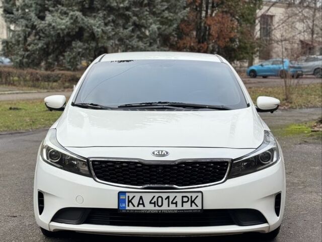 Белый Киа Другая, объемом двигателя 2 л и пробегом 233 тыс. км за 8200 $, фото 1 на Automoto.ua