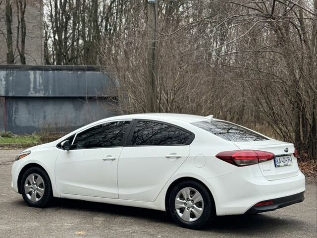 Белый Киа Другая, объемом двигателя 2 л и пробегом 233 тыс. км за 8200 $, фото 3 на Automoto.ua