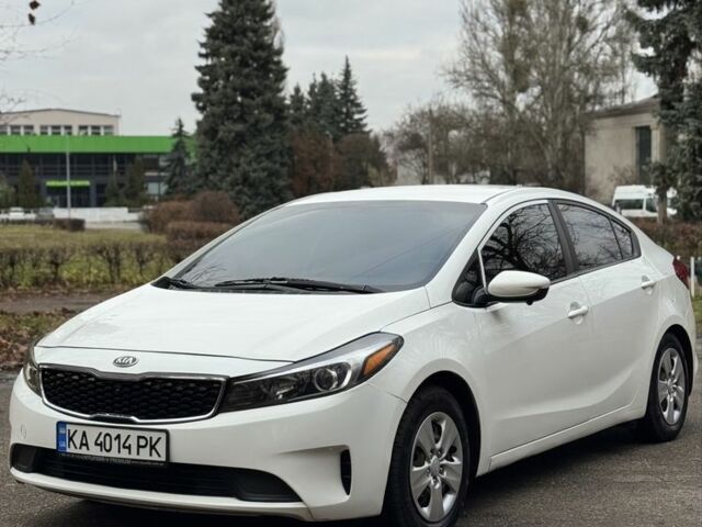 Белый Киа Другая, объемом двигателя 2 л и пробегом 233 тыс. км за 8200 $, фото 2 на Automoto.ua