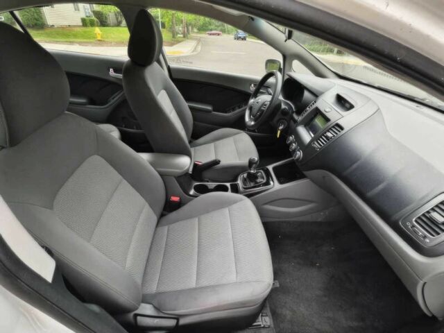 Белый Киа Другая, объемом двигателя 2 л и пробегом 49 тыс. км за 4500 $, фото 9 на Automoto.ua