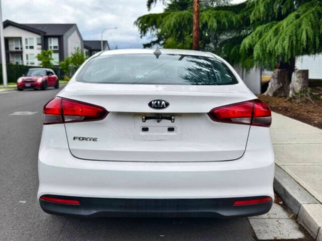 Белый Киа Другая, объемом двигателя 2 л и пробегом 49 тыс. км за 4500 $, фото 6 на Automoto.ua