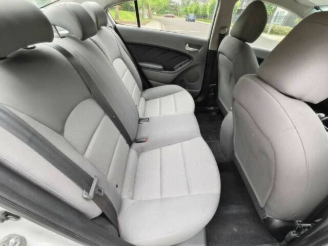 Белый Киа Другая, объемом двигателя 2 л и пробегом 49 тыс. км за 4500 $, фото 11 на Automoto.ua