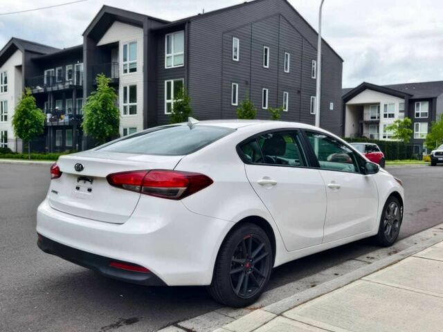 Белый Киа Другая, объемом двигателя 2 л и пробегом 49 тыс. км за 4500 $, фото 5 на Automoto.ua