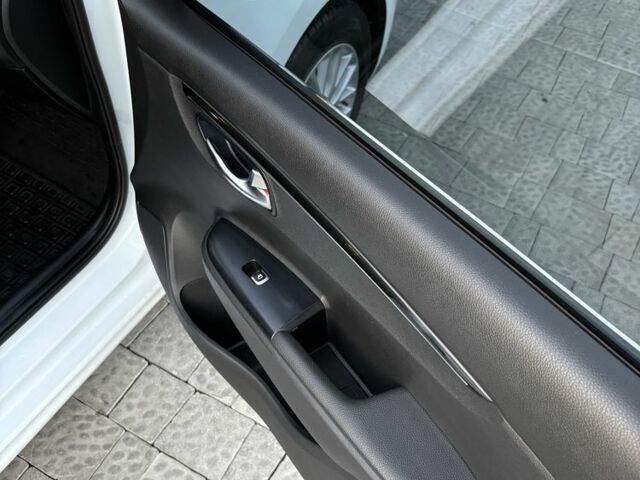 Белый Киа Другая, объемом двигателя 1.6 л и пробегом 125 тыс. км за 13700 $, фото 9 на Automoto.ua