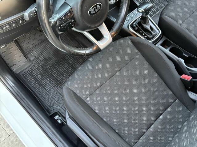 Белый Киа Другая, объемом двигателя 1.6 л и пробегом 125 тыс. км за 13700 $, фото 12 на Automoto.ua