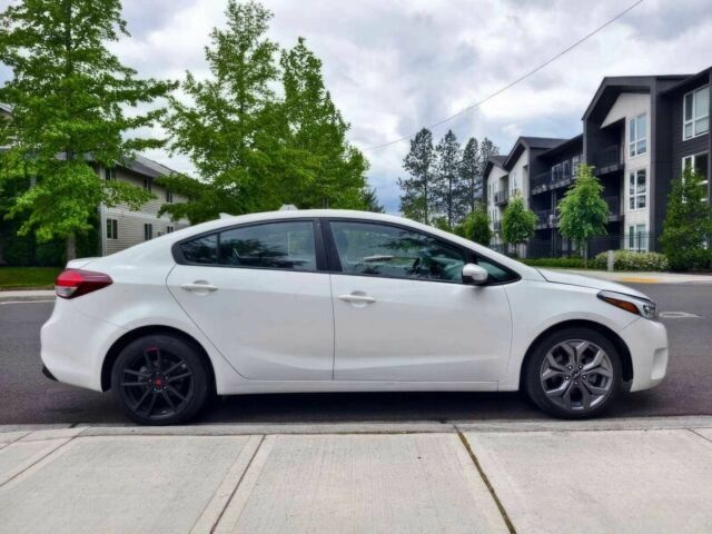 Белый Киа Другая, объемом двигателя 2 л и пробегом 49 тыс. км за 4500 $, фото 4 на Automoto.ua