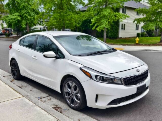 Белый Киа Другая, объемом двигателя 2 л и пробегом 49 тыс. км за 4500 $, фото 2 на Automoto.ua