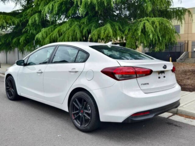 Белый Киа Другая, объемом двигателя 2 л и пробегом 49 тыс. км за 4500 $, фото 7 на Automoto.ua