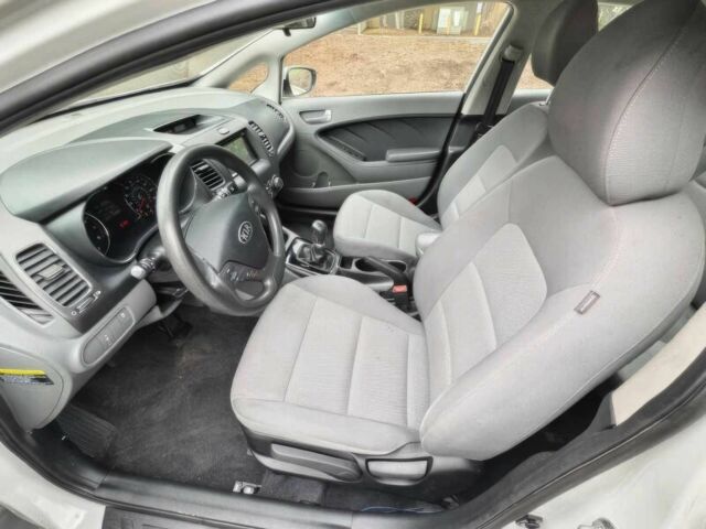 Белый Киа Другая, объемом двигателя 2 л и пробегом 49 тыс. км за 4500 $, фото 8 на Automoto.ua