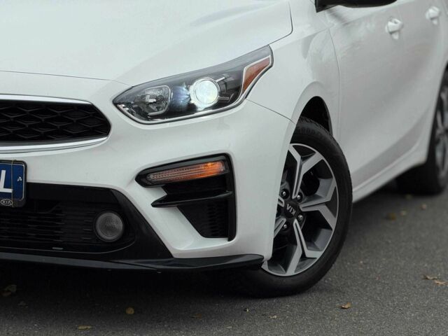 Белый Киа Другая, объемом двигателя 2 л и пробегом 128 тыс. км за 13500 $, фото 2 на Automoto.ua