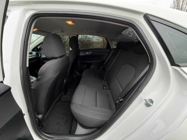 Белый Киа Другая, объемом двигателя 2 л и пробегом 128 тыс. км за 13500 $, фото 16 на Automoto.ua