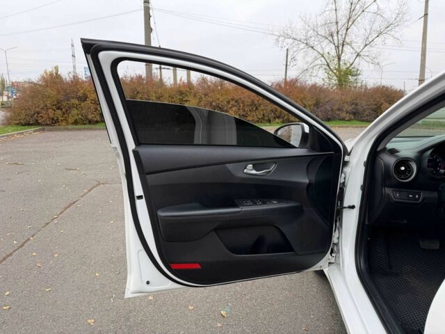 Белый Киа Другая, объемом двигателя 2 л и пробегом 128 тыс. км за 13500 $, фото 17 на Automoto.ua