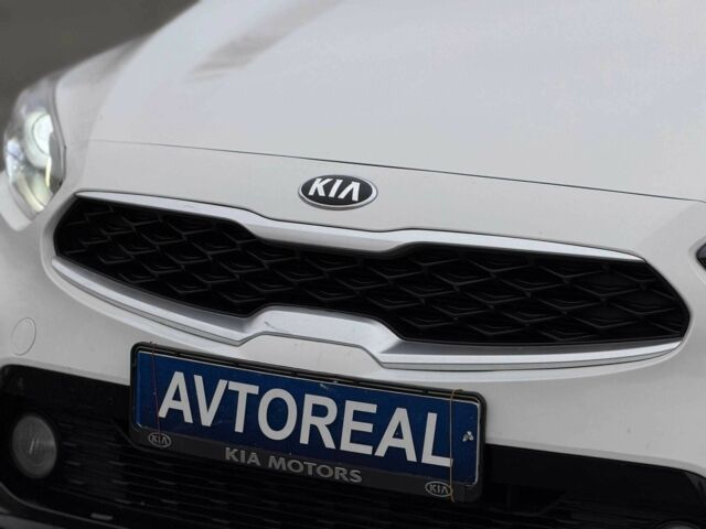 Белый Киа Другая, объемом двигателя 2 л и пробегом 128 тыс. км за 13500 $, фото 3 на Automoto.ua