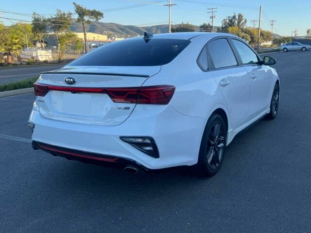 Белый Киа Другая, объемом двигателя 2 л и пробегом 39 тыс. км за 2800 $, фото 5 на Automoto.ua