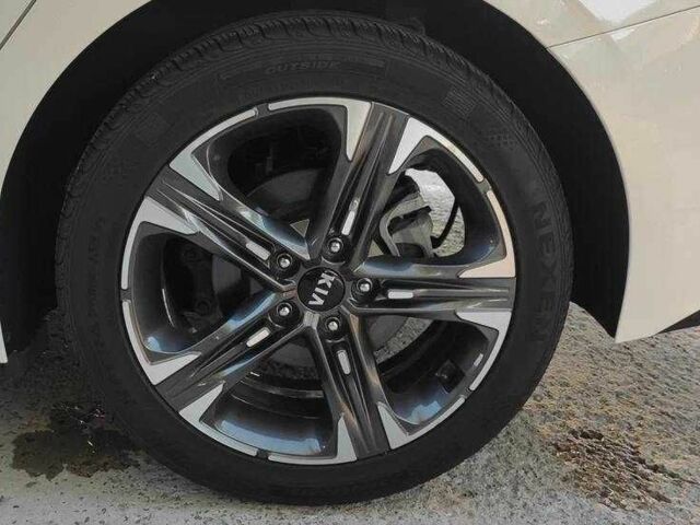 Белый Киа Другая, объемом двигателя 0 л и пробегом 48 тыс. км за 7600 $, фото 4 на Automoto.ua