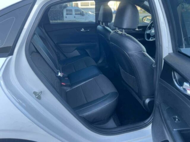 Белый Киа Другая, объемом двигателя 2 л и пробегом 39 тыс. км за 2800 $, фото 9 на Automoto.ua