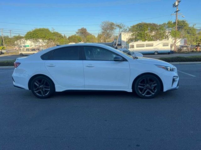 Белый Киа Другая, объемом двигателя 2 л и пробегом 39 тыс. км за 2800 $, фото 1 на Automoto.ua