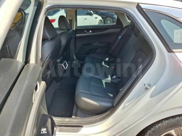 Білий Кіа Інша, об'ємом двигуна 1.6 л та пробігом 35 тис. км за 15500 $, фото 6 на Automoto.ua