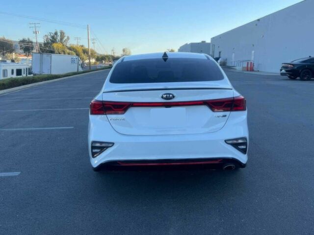 Белый Киа Другая, объемом двигателя 2 л и пробегом 39 тыс. км за 2800 $, фото 4 на Automoto.ua