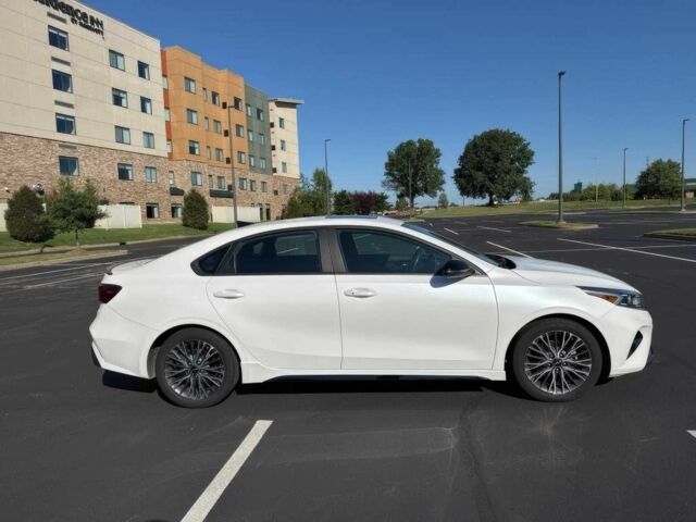 Белый Киа Другая, объемом двигателя 2 л и пробегом 48 тыс. км за 7800 $, фото 3 на Automoto.ua