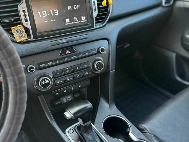 Кіа Інша 2017 у Полтаві на Automoto.ua Білий Кіа Інша, об'ємом двигуна 0 л та пробігом 160 тис. км за 17000 $, фото 12 на Automoto.ua