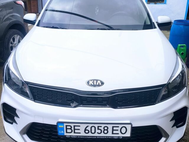 Білий Кіа Інша, об'ємом двигуна 1.6 л та пробігом 26 тис. км за 17500 $, фото 4 на Automoto.ua