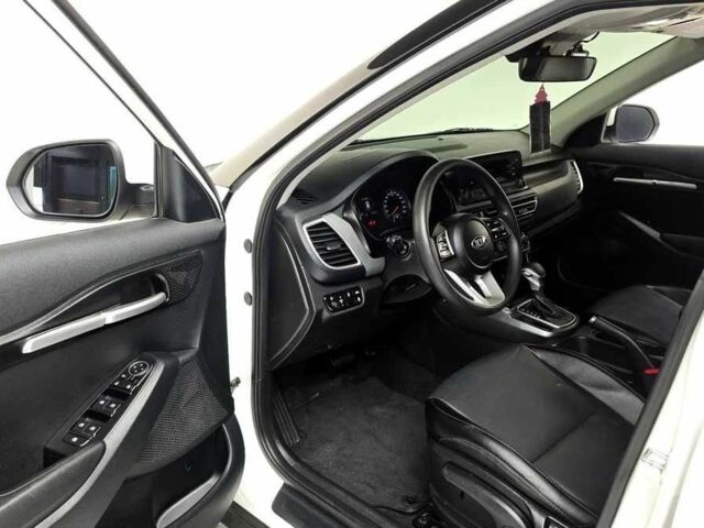 Белый Киа Другая, объемом двигателя 1.6 л и пробегом 132 тыс. км за 17952 $, фото 2 на Automoto.ua