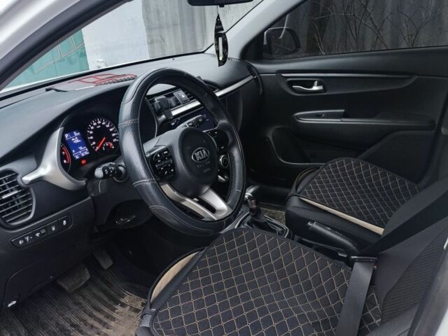 Білий Кіа Інша, об'ємом двигуна 1.6 л та пробігом 26 тис. км за 17500 $, фото 2 на Automoto.ua