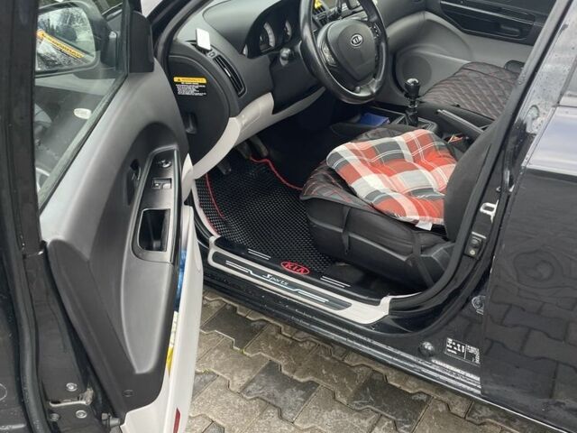 Черный Киа Другая, объемом двигателя 1.4 л и пробегом 179 тыс. км за 4600 $, фото 3 на Automoto.ua