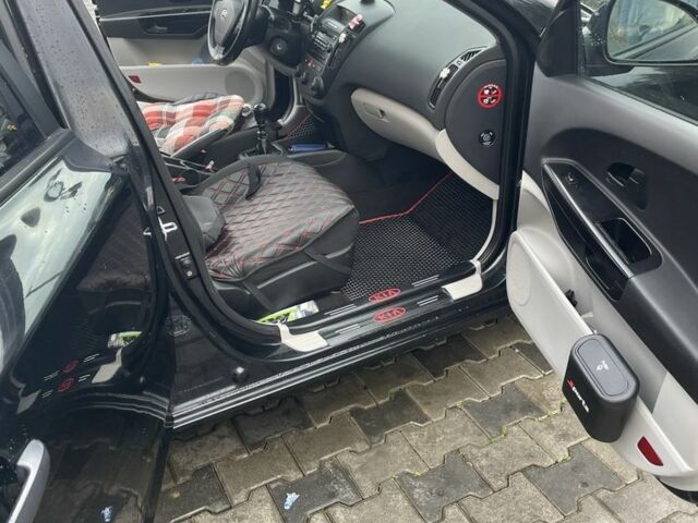 Черный Киа Другая, объемом двигателя 1.4 л и пробегом 179 тыс. км за 4600 $, фото 6 на Automoto.ua