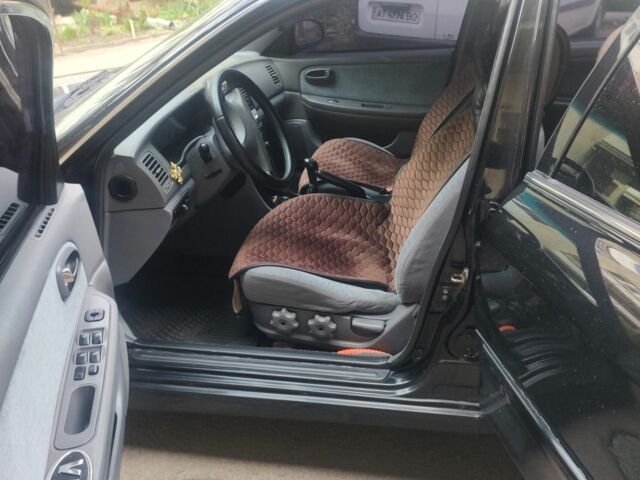 Черный Киа Другая, объемом двигателя 2 л и пробегом 240 тыс. км за 4100 $, фото 4 на Automoto.ua