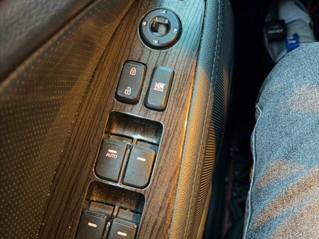 Черный Киа Другая, объемом двигателя 2 л и пробегом 248 тыс. км за 5850 $, фото 11 на Automoto.ua