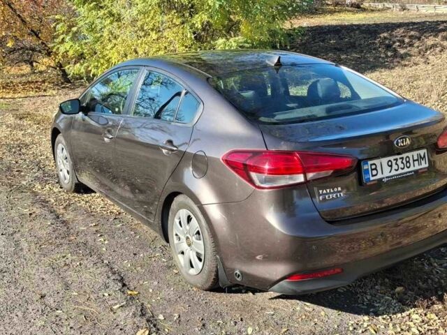 Коричневый Киа Другая, объемом двигателя 2 л и пробегом 46 тыс. км за 13000 $, фото 2 на Automoto.ua