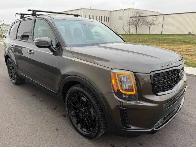 Коричневый Киа Другая, объемом двигателя 3.8 л и пробегом 31 тыс. км за 7900 $, фото 1 на Automoto.ua