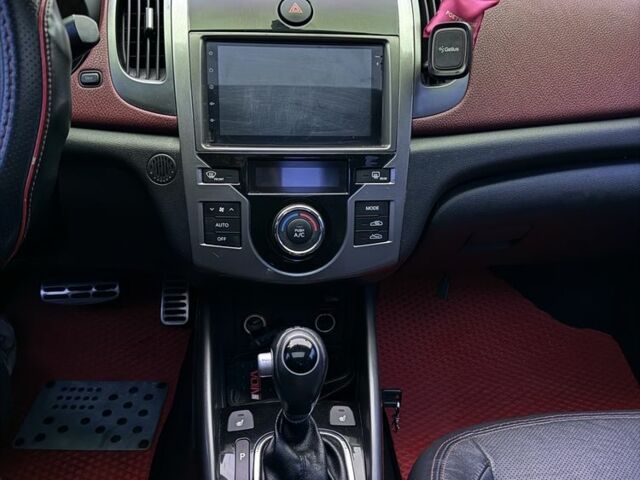 Красный Киа Другая, объемом двигателя 2 л и пробегом 165 тыс. км за 9700 $, фото 6 на Automoto.ua