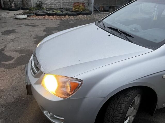 Сірий Кіа Інша, об'ємом двигуна 1.6 л та пробігом 300 тис. км за 5200 $, фото 1 на Automoto.ua