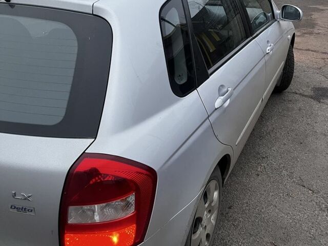 Сірий Кіа Інша, об'ємом двигуна 1.6 л та пробігом 300 тис. км за 5200 $, фото 2 на Automoto.ua