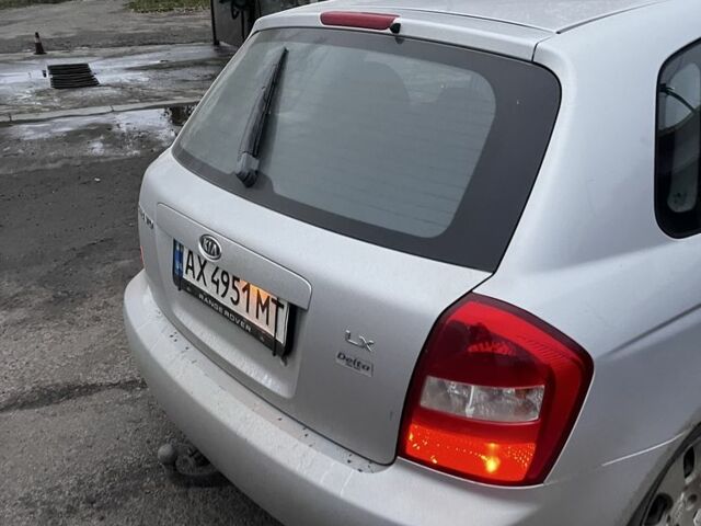 Сірий Кіа Інша, об'ємом двигуна 1.6 л та пробігом 300 тис. км за 5200 $, фото 3 на Automoto.ua