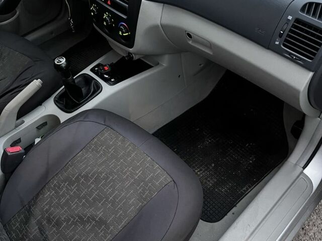 Сірий Кіа Інша, об'ємом двигуна 1.6 л та пробігом 300 тис. км за 5200 $, фото 6 на Automoto.ua