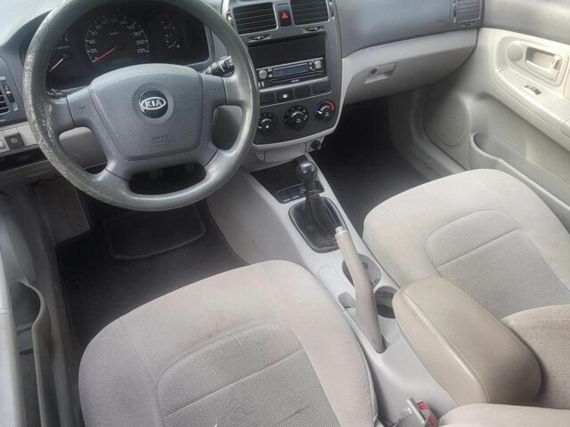 Серый Киа Другая, объемом двигателя 1.6 л и пробегом 192 тыс. км за 3500 $, фото 9 на Automoto.ua