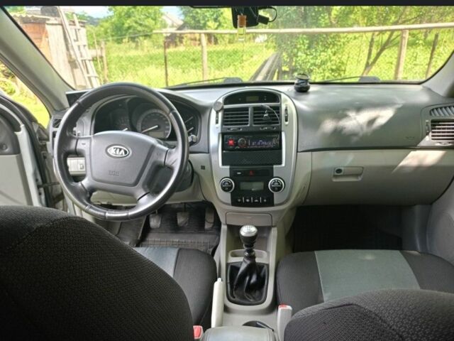 Серый Киа Другая, объемом двигателя 1.6 л и пробегом 224 тыс. км за 3700 $, фото 14 на Automoto.ua