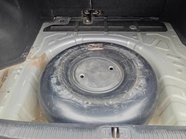 Серый Киа Другая, объемом двигателя 1.6 л и пробегом 200 тыс. км за 4100 $, фото 13 на Automoto.ua