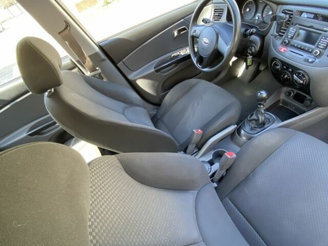 Серый Киа Другая, объемом двигателя 1.4 л и пробегом 196 тыс. км за 6500 $, фото 3 на Automoto.ua