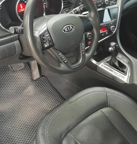 Серый Киа Другая, объемом двигателя 2 л и пробегом 200 тыс. км за 9000 $, фото 5 на Automoto.ua