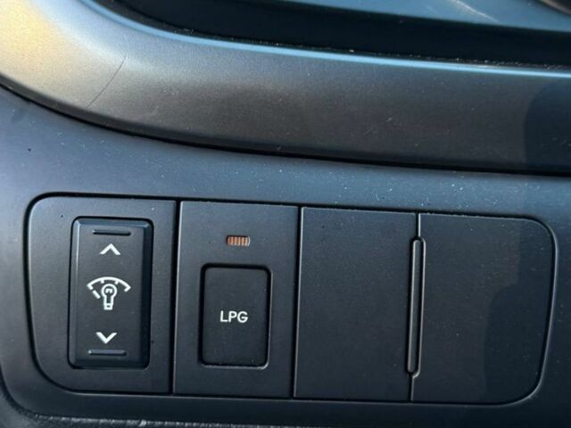 Серый Киа Другая, объемом двигателя 2 л и пробегом 315 тыс. км за 7500 $, фото 12 на Automoto.ua