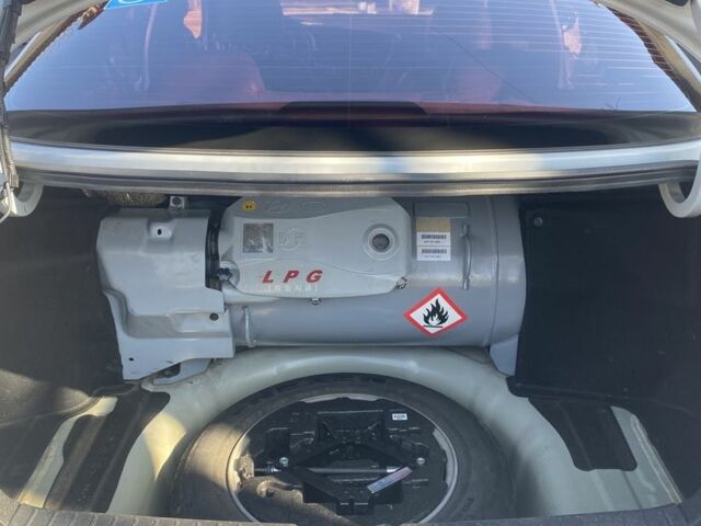 Серый Киа Другая, объемом двигателя 2 л и пробегом 191 тыс. км за 7300 $, фото 4 на Automoto.ua