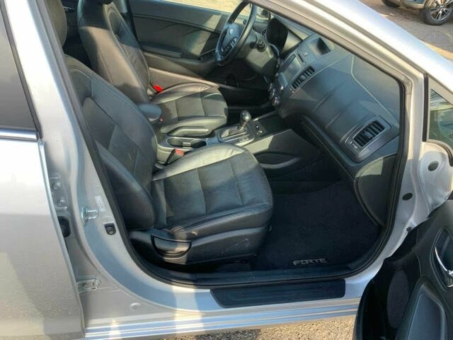 Серый Киа Другая, объемом двигателя 2 л и пробегом 73 тыс. км за 4200 $, фото 4 на Automoto.ua