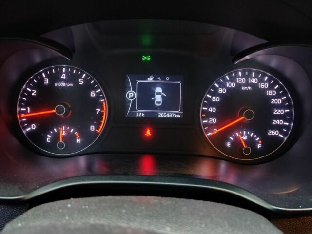 Серый Киа Другая, объемом двигателя 2 л и пробегом 265 тыс. км за 266 $, фото 2 на Automoto.ua