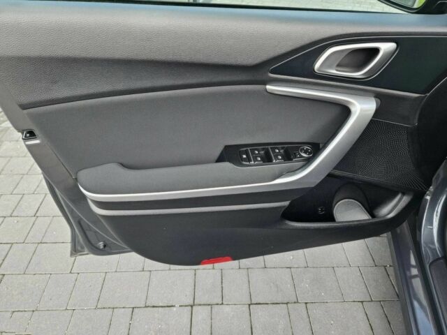 Сірий Кіа Інша, об'ємом двигуна 2 л та пробігом 48 тис. км за 14600 $, фото 9 на Automoto.ua