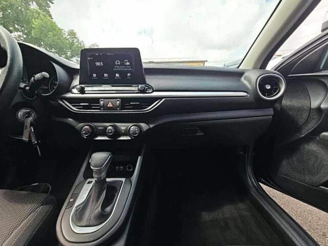 Сірий Кіа Інша, об'ємом двигуна 0 л та пробігом 23 тис. км за 12000 $, фото 4 на Automoto.ua